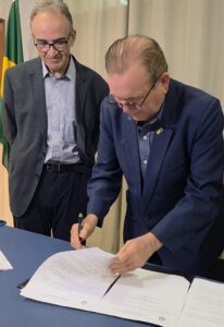 Prefeito Jaime Calado sanciona Lei do Piso dos Professores com reajuste de 5,4% e pagamento retroativo a janeiro/26