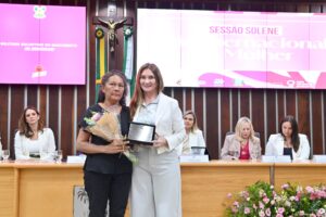 Deputada Terezinha Maia homenageia Dona Militana pelo Dia Internacional da Mulher na Assembleia Legislativa