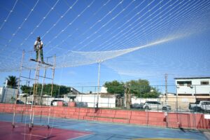 Prefeitura de São Gonçalo inicia substituição de redes e telas em quadras poliesportivas