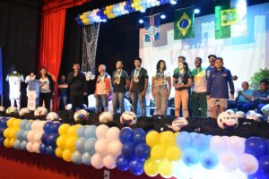 ESPORTE PRA VENCER: Dez anos depois, atletas de São Gonçalo voltam a receber kits esportivos