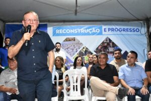 Prefeito Jaime Calado inaugura pavimentação e nova iluminação em LED de duas ruas em Santo Antônio