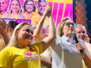 Multidão em Grossos reforça apoio da prefeita Cinthia para Zenaide, autora de quase R$ 2 milhões em investimentos no município